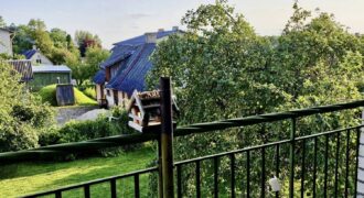 Plaša divstāvu māja Talsos