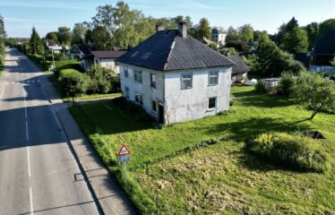 Māja Talsos ar plašu zemes gabalu – investīciju iespēja!
