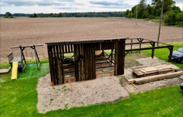 Skaisti iekopts īpašums, Talsu novadā ar skatu uz Laidzes ezeru