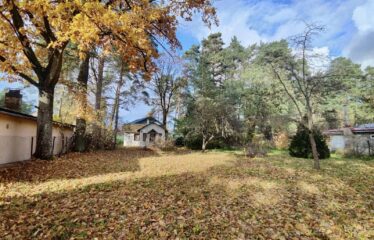 Zemesgabals ar namiņu Berģos