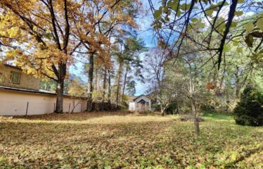 Zemesgabals ar namiņu Berģos