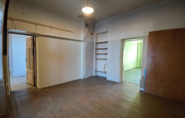 Dzīvoklis ar balkonu Rīgas centrā