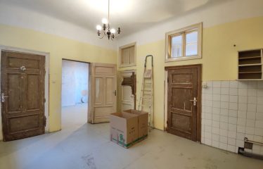 Dzīvoklis ar balkonu Rīgas centrā