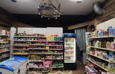 Veikals-kafejnīca Ugālē